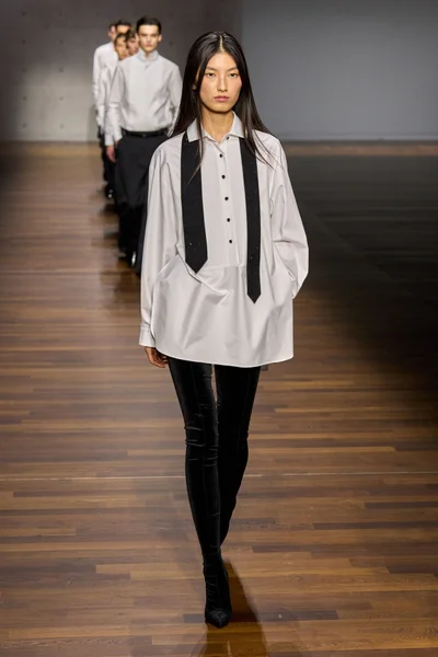Look 99